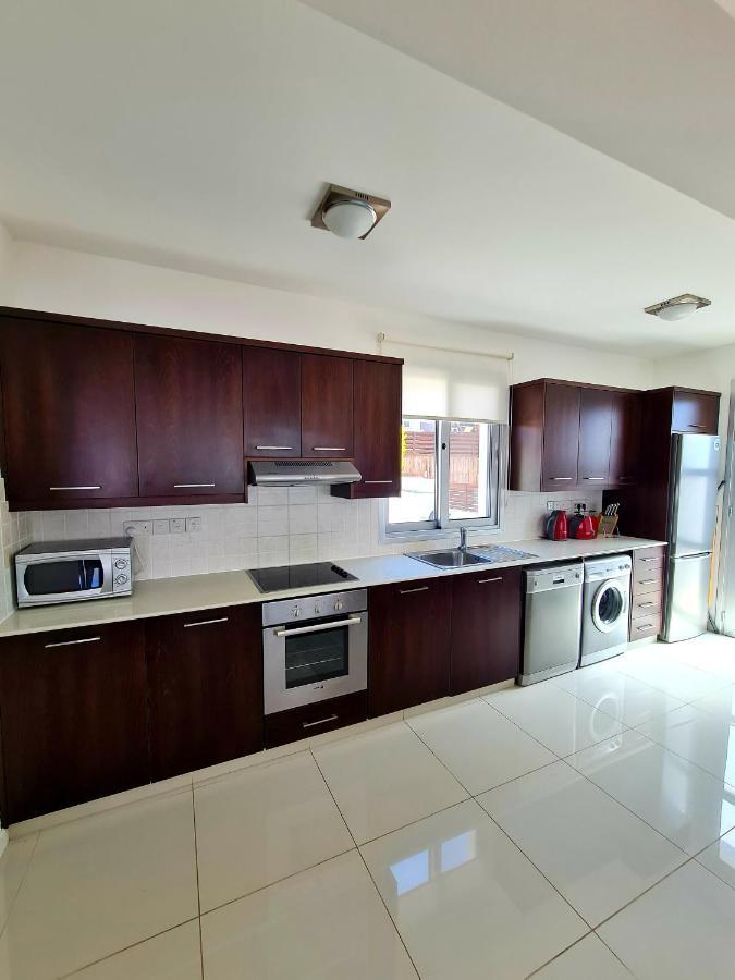 Modern Villa, 4 Bedrooms, Private Pool, Close To Coral Bay Strip Pegeia Exterior foto